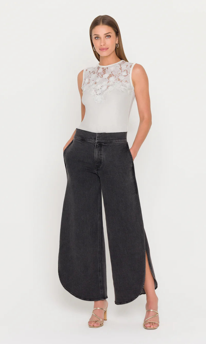 TRINA 3D LACE COMBO TOP