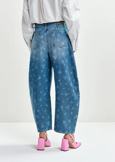 ESSENTIEL ANTWERP - JO1 Barrel Leg Jeans - Stylish Denim for Spring 2026